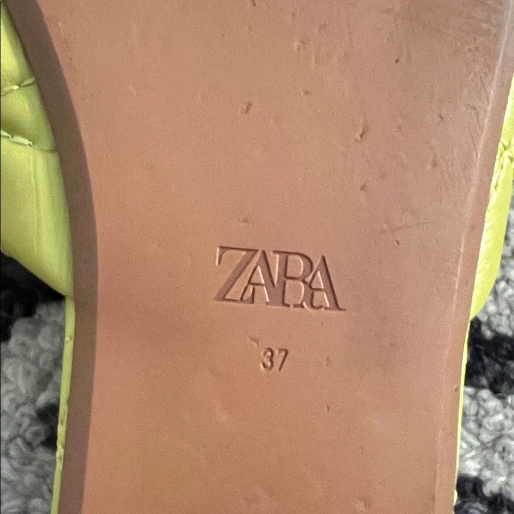 Zara Women's Yellow Quilted Sandals - Picture 4 of 4
